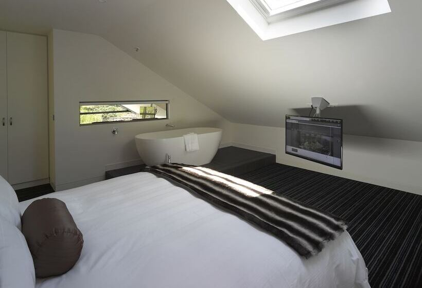 1 Bedroom Penthouse Apartment, Salamanca Wharf