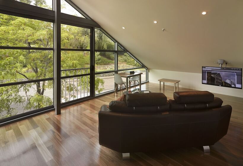 1 Bedroom Penthouse Apartment, Salamanca Wharf