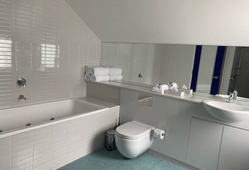 1 Bedroom Penthouse Apartment, Salamanca Wharf