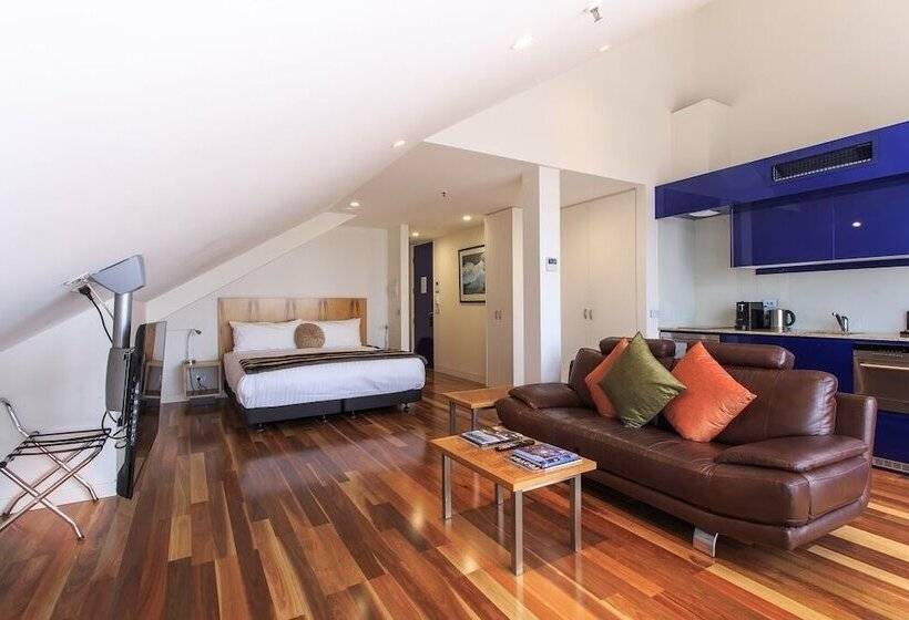 1 Bedroom Penthouse Apartment, Salamanca Wharf