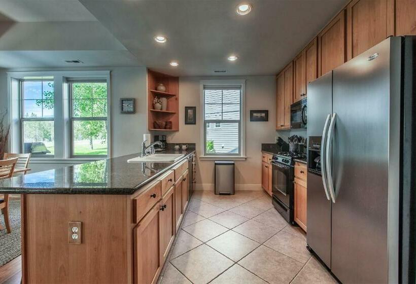 شقة غرفتين, Dover Bay  Bayside South