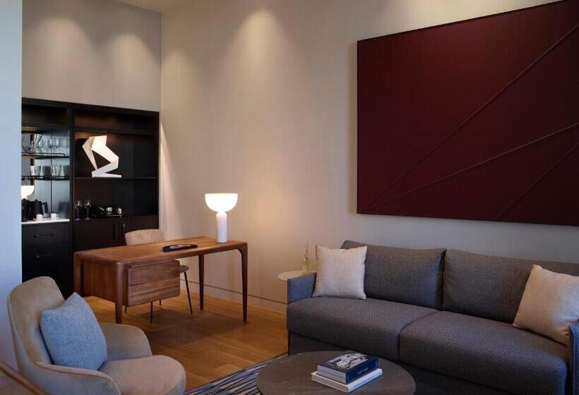 Люкс, Xenodocheio Milos