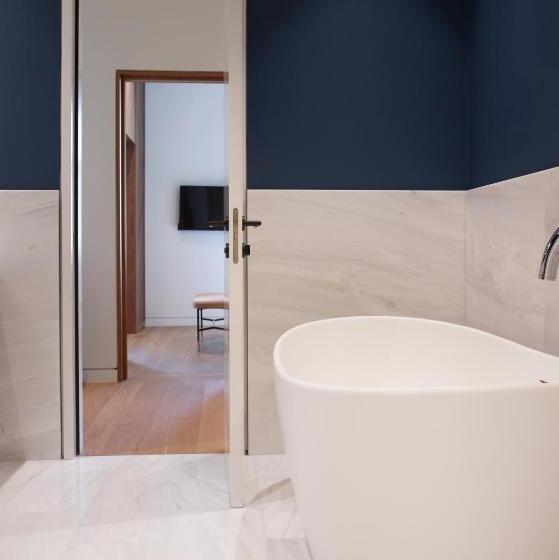 Люкс, Xenodocheio Milos