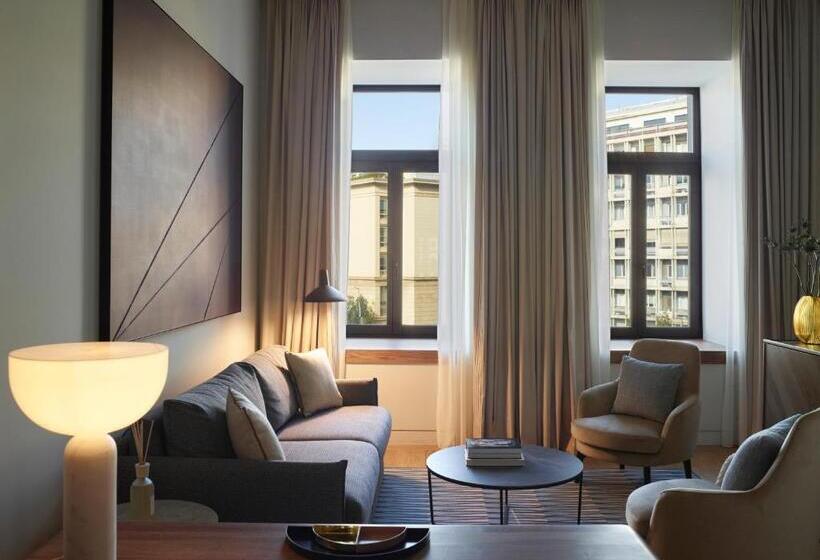 Люкс, Xenodocheio Milos