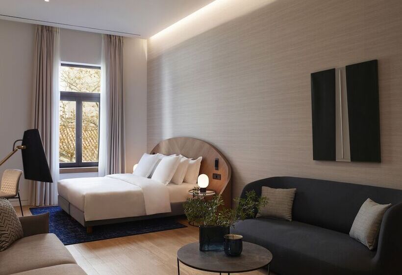 Полулюкс Президентский, Xenodocheio Milos