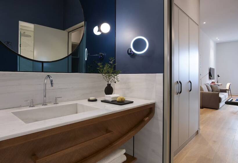 Полулюкс Президентский, Xenodocheio Milos