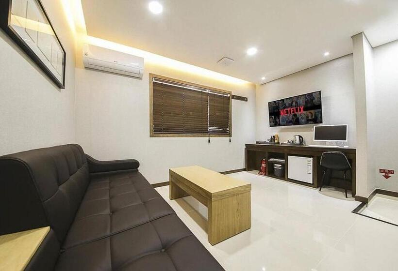 اتاق استاندارد, Gimpo Drive In Hotel Laboum