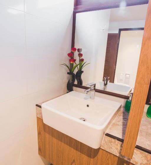 חדר משפחתי, Chada Mantra