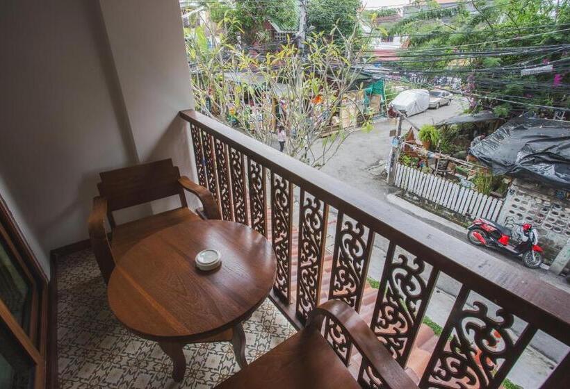 חדר סופריור, Chada Mantra