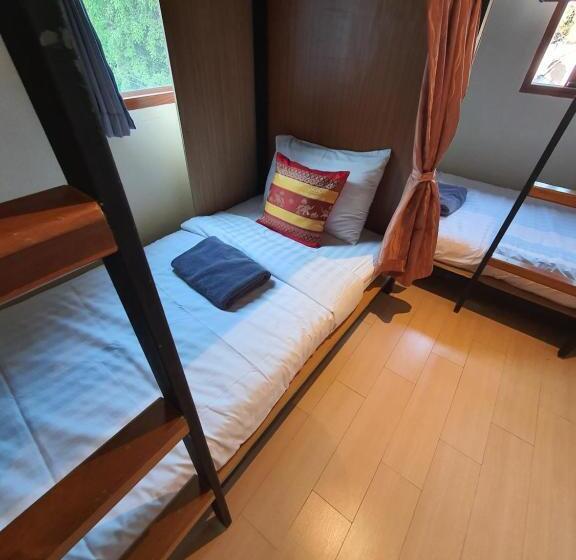 חדר משפחתי, Chada Mantra