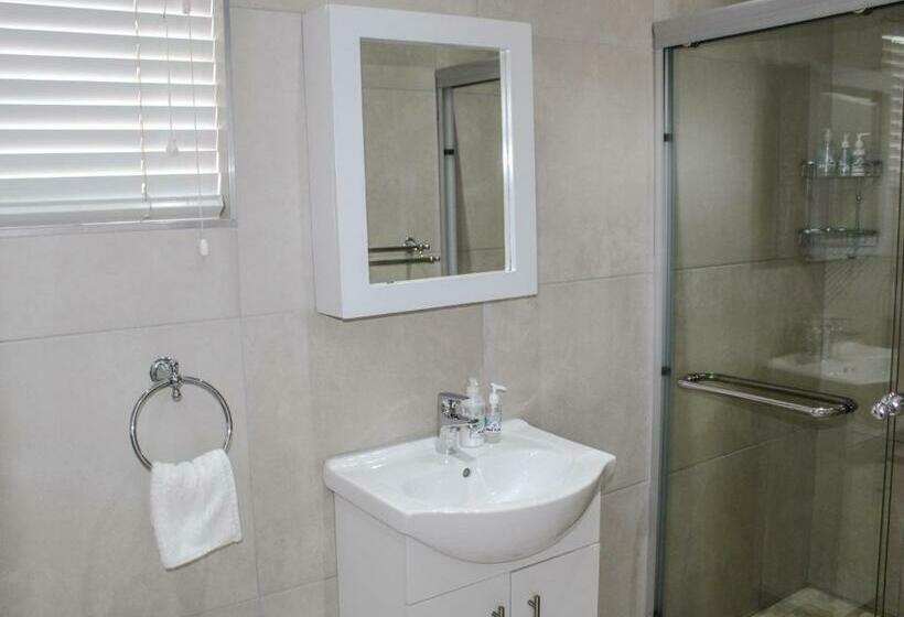 חדר דחוקס עם מיטת קינג, Oakview Guesthouse