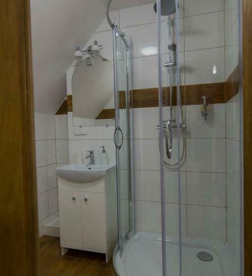 غرفة عائلية, Bacówka Na Zadzielu