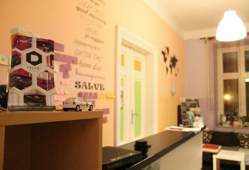 اتاق استاندارد چهارنفره با سرویس بهداشتی مشترک, Hostel Centrum Sabot