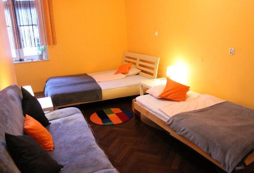 Трехместный Номер Стандарт Совместная Ванная, Hostel Centrum Sabot