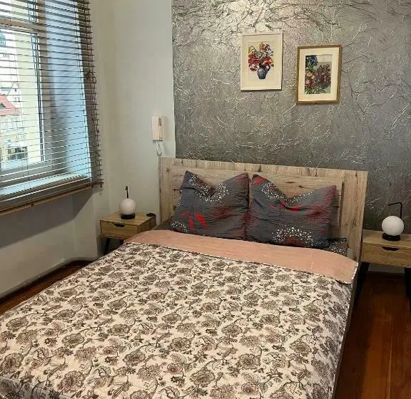 エコノミールーム, Jedności Hostel
