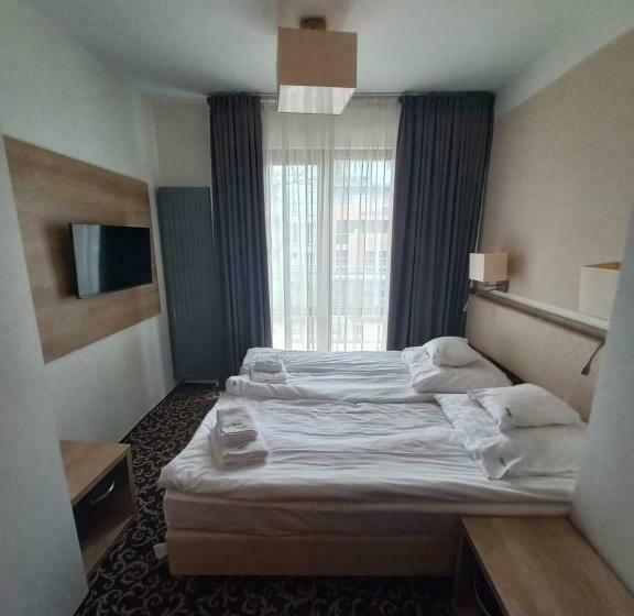 标准三人间, Ośrodek Warszawianka