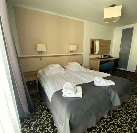 标准三人间, Ośrodek Warszawianka