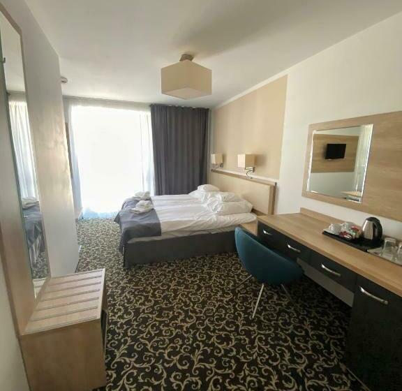 标准三人间, Ośrodek Warszawianka