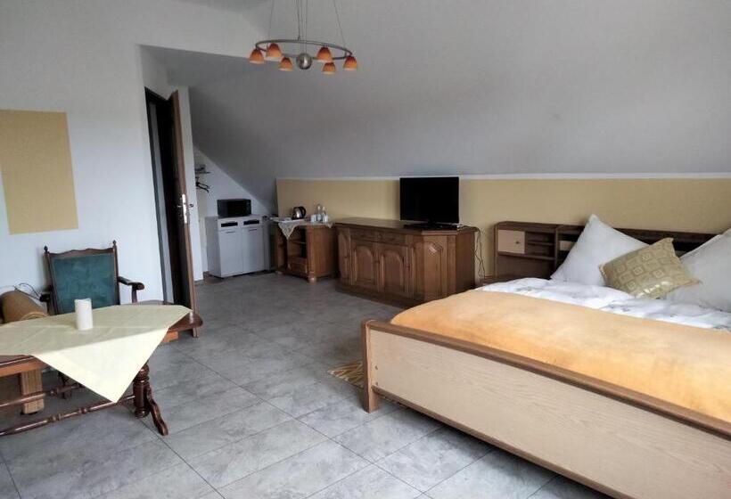 חדר משפחתי דלוקס, Pod Piramidą