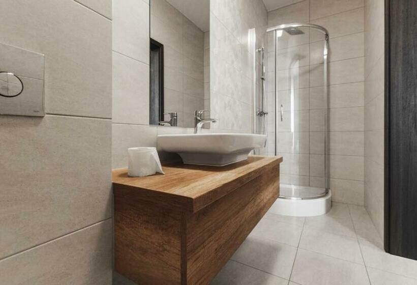 经济四人房间, Villa Con Amore