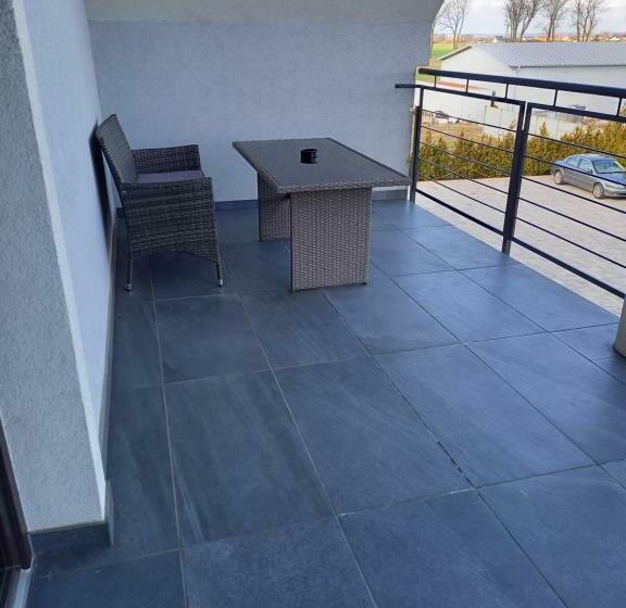 带1个卧室的带阳台的公寓, Villa Con Amore