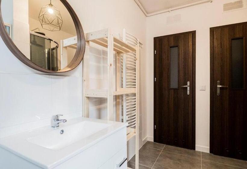 ベーシックルーム, Lemuria Hostel Wrocławska Centrum