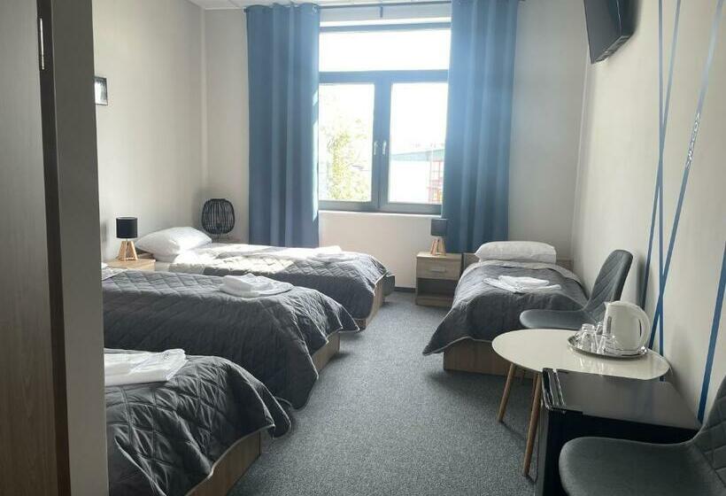 اتاق استاندارد چهار تخته, Aquara Radomsko