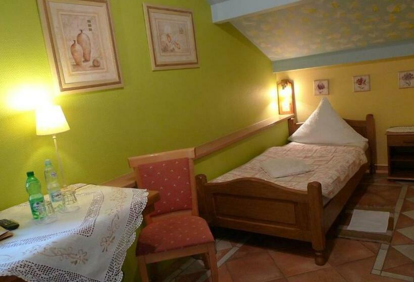 غرفة قياسية, Gościniec Stara Kuźnia