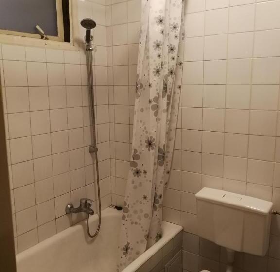 חדר סטנדרט לארבעה, Kwatery Pracownicze Tolek