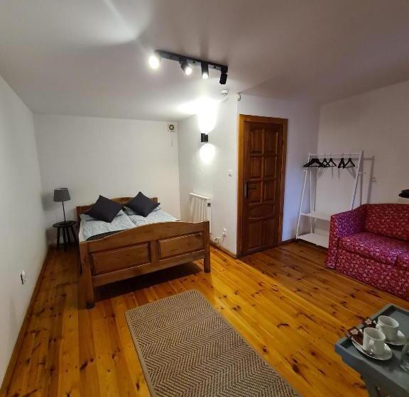 スタンダードルーム, Oberża Pod Złotym Prosiakiem