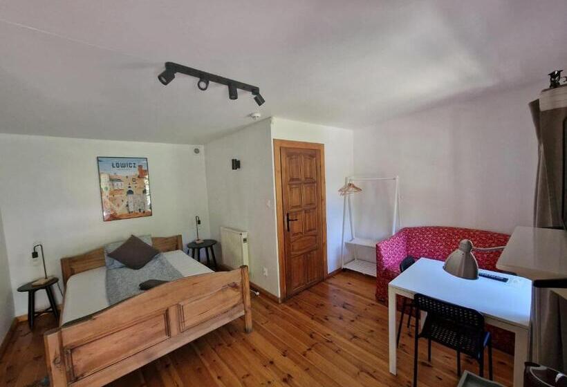 スタンダードルーム, Oberża Pod Złotym Prosiakiem