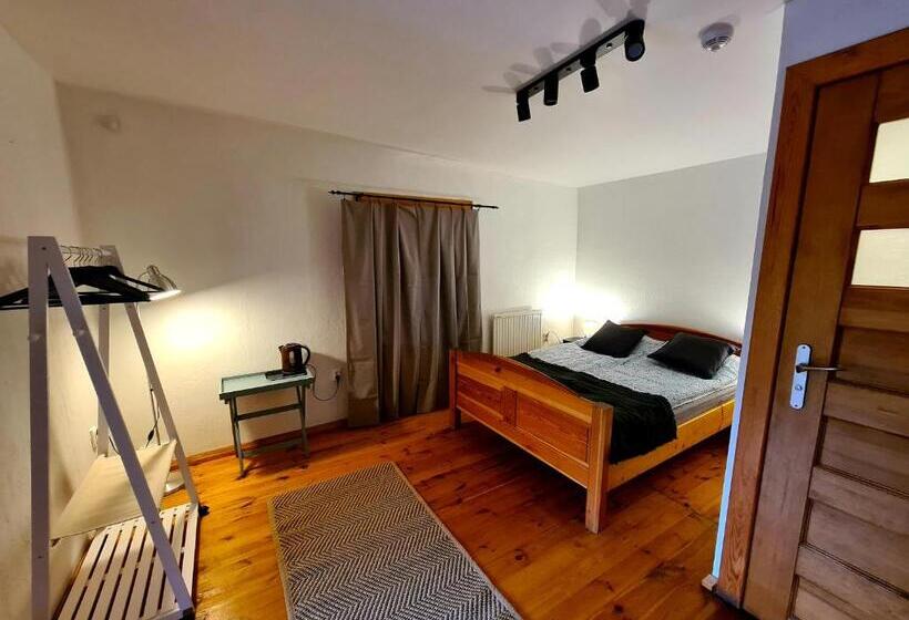 スタンダードルーム, Oberża Pod Złotym Prosiakiem