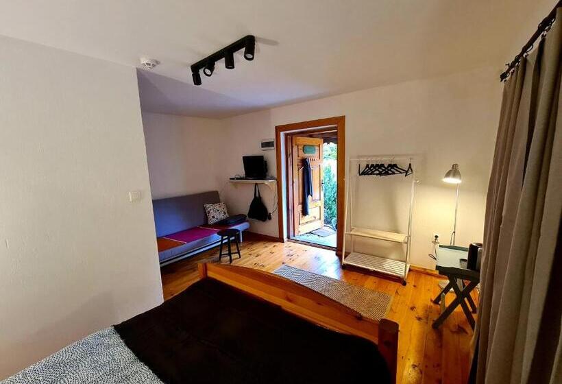 スタンダードルーム, Oberża Pod Złotym Prosiakiem