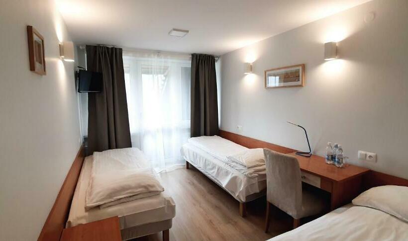 חדר סטנדרט לשלושה, Zajazd Kałużna