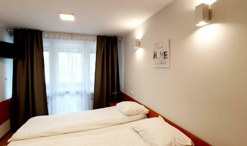 חדר סטנדרט לשלושה, Zajazd Kałużna