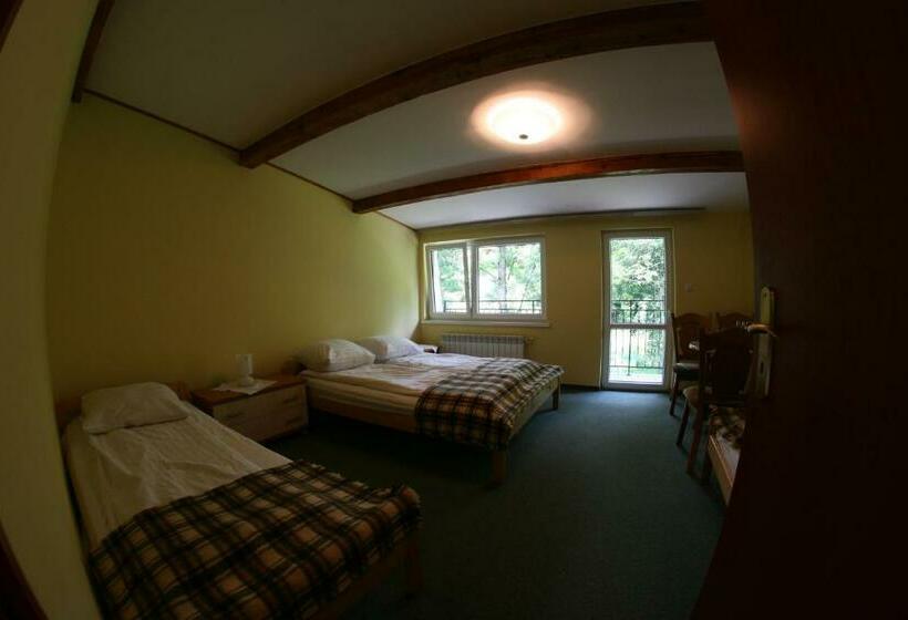 חדר סטנדרט לארבעה, Zajazd Kałużna