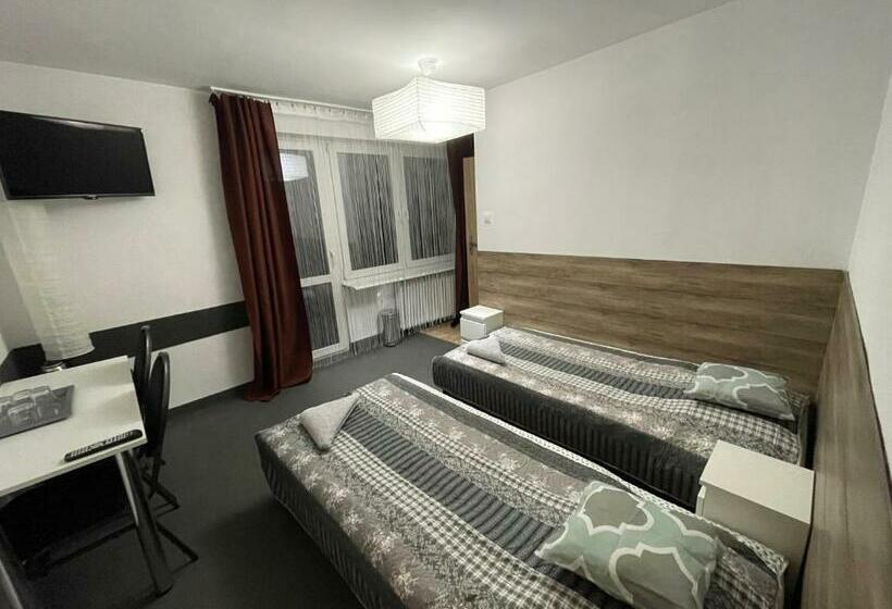 基本间, Antonina Pensjonprzykortach