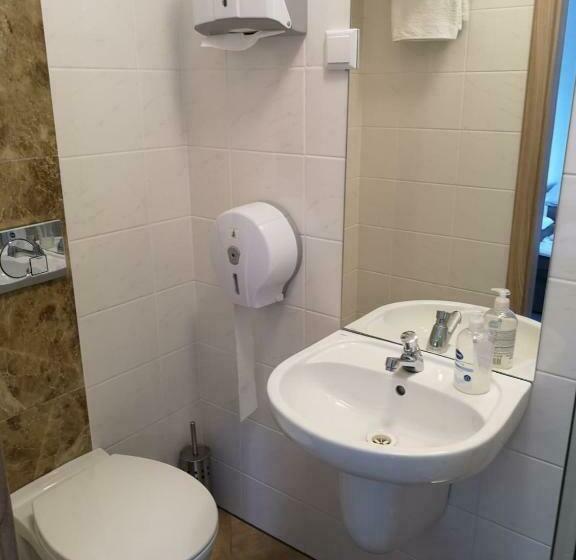 基本间, Antonina Pensjonprzykortach