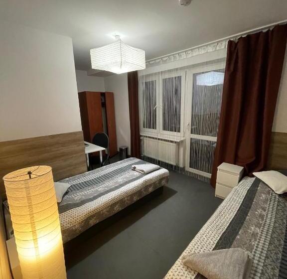 基本间, Antonina Pensjonprzykortach