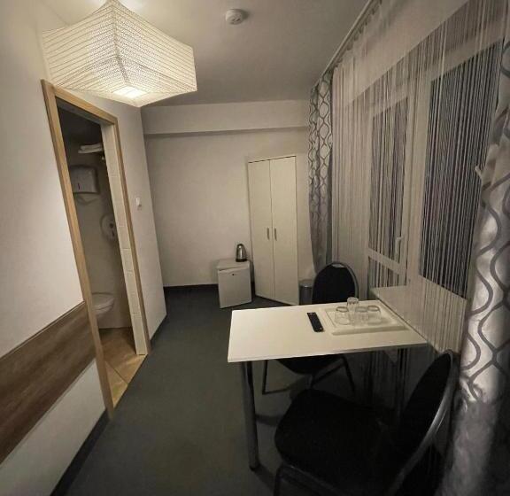 基本间, Antonina Pensjonprzykortach