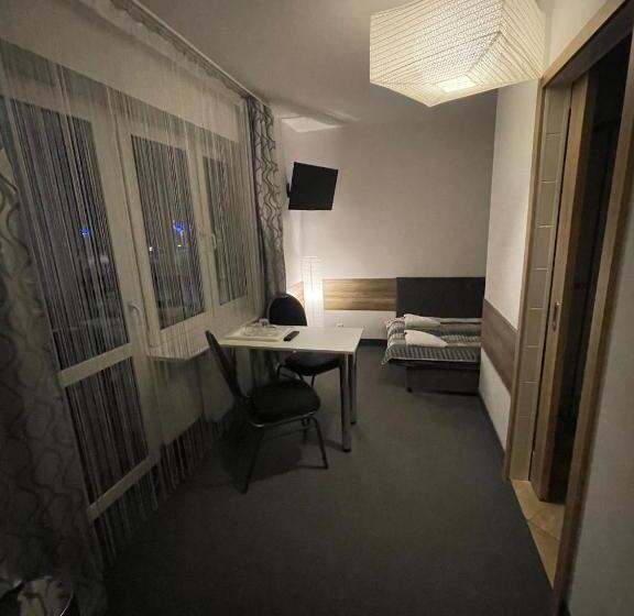 基本间, Antonina Pensjonprzykortach