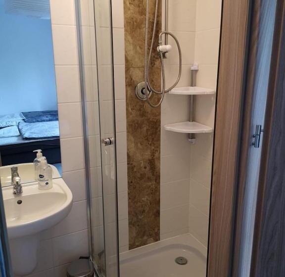 带2个双人床的标准工作室, Antonina Pensjonprzykortach