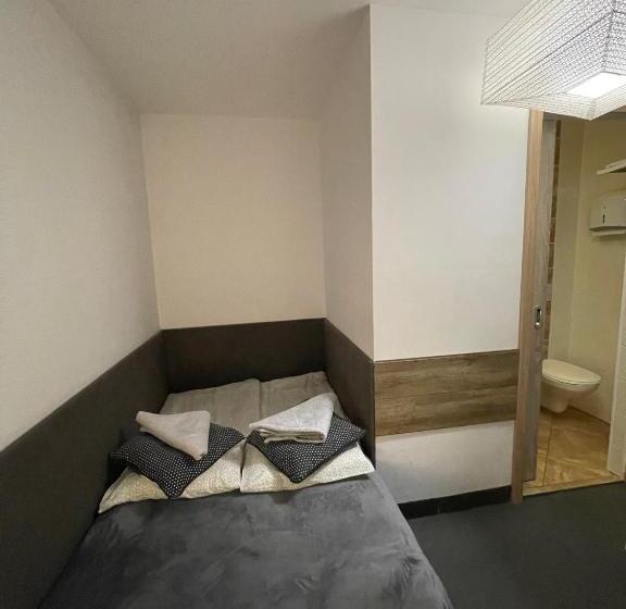 基本间, Antonina Pensjonprzykortach