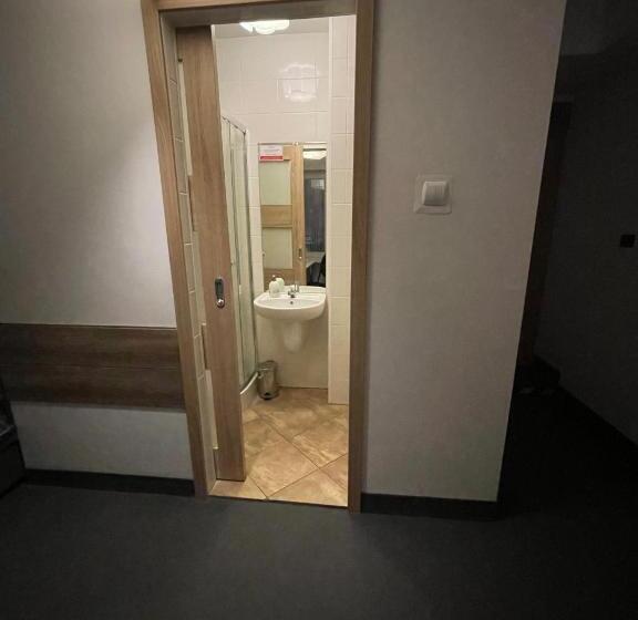 基本间, Antonina Pensjonprzykortach