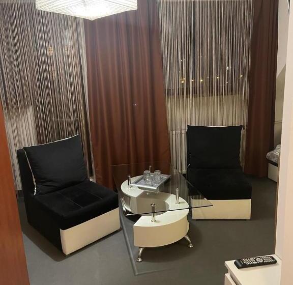 标准间, Antonina Pensjonprzykortach