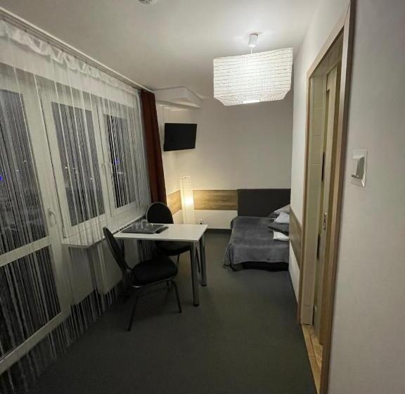 基本间, Antonina Pensjonprzykortach