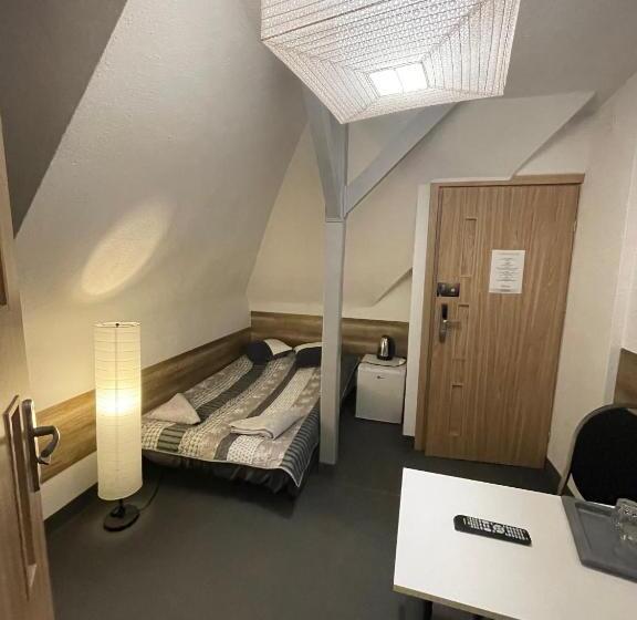 基本间, Antonina Pensjonprzykortach