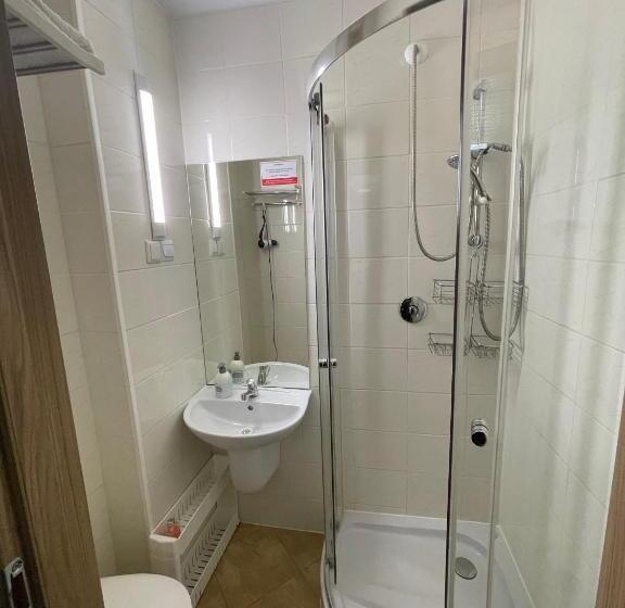 基本间, Antonina Pensjonprzykortach