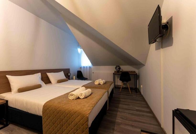 חדר בסיסי, Do Poduchy