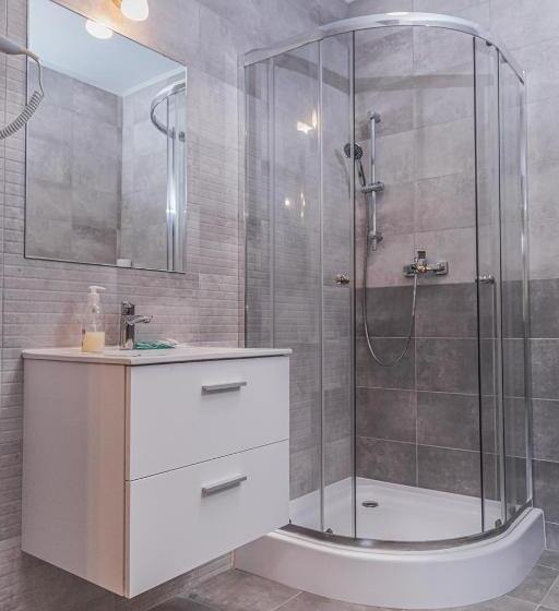 חדר משפתחתי סופריור, Do Poduchy